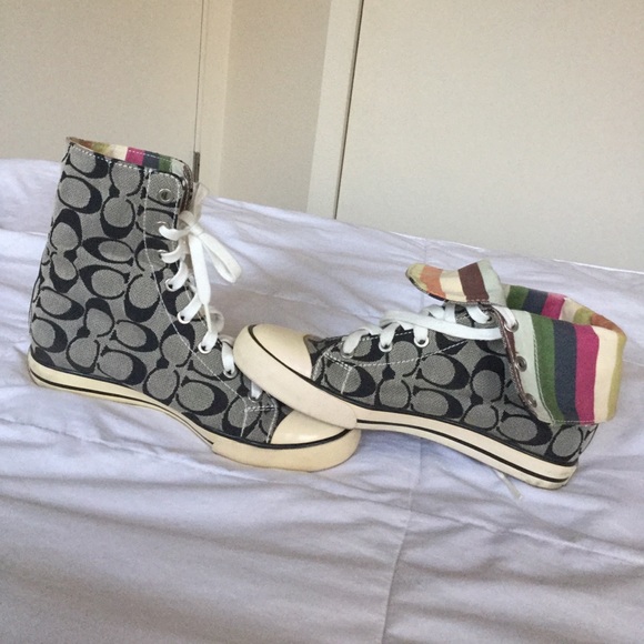 Signature Sneaker - Picture 2 of 8